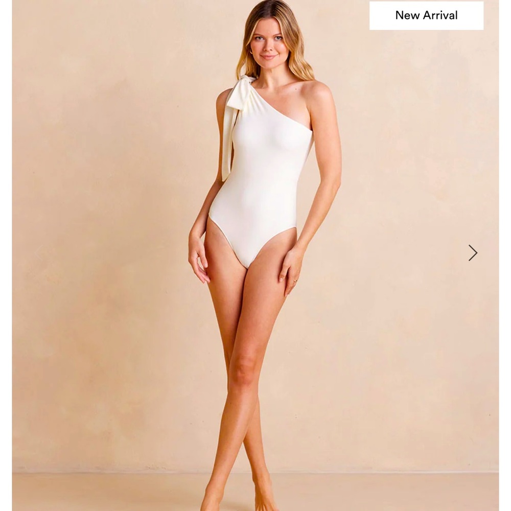 Brand new summmersalt ruched sidestroke with bow in ivory !